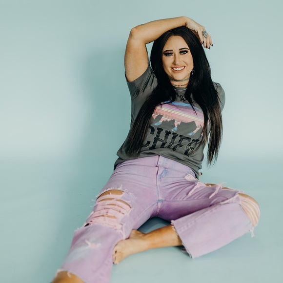 THAT AIN’T IT CHIEF Graphic Tee - Picture 5 of 6